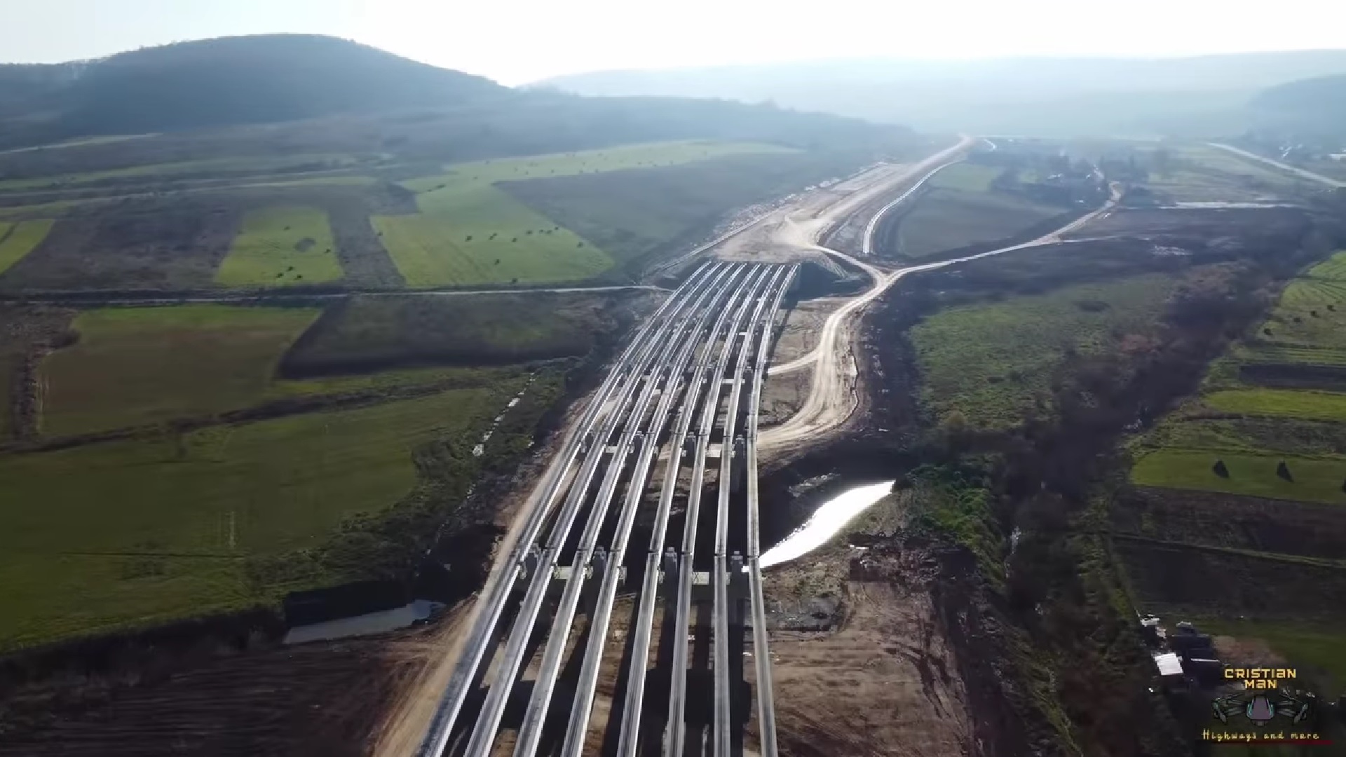 Mobilizare impresionantă pe cel mai dificil lot al Autostrăzii Transilvania