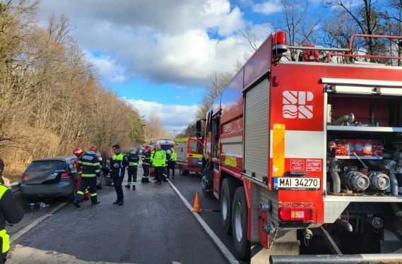 Accident rutier cu opt persoane rănite în Suceava/ captură foto: ISU Suceava