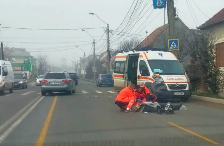 Un bărbat cu dizabilități a fost lovit