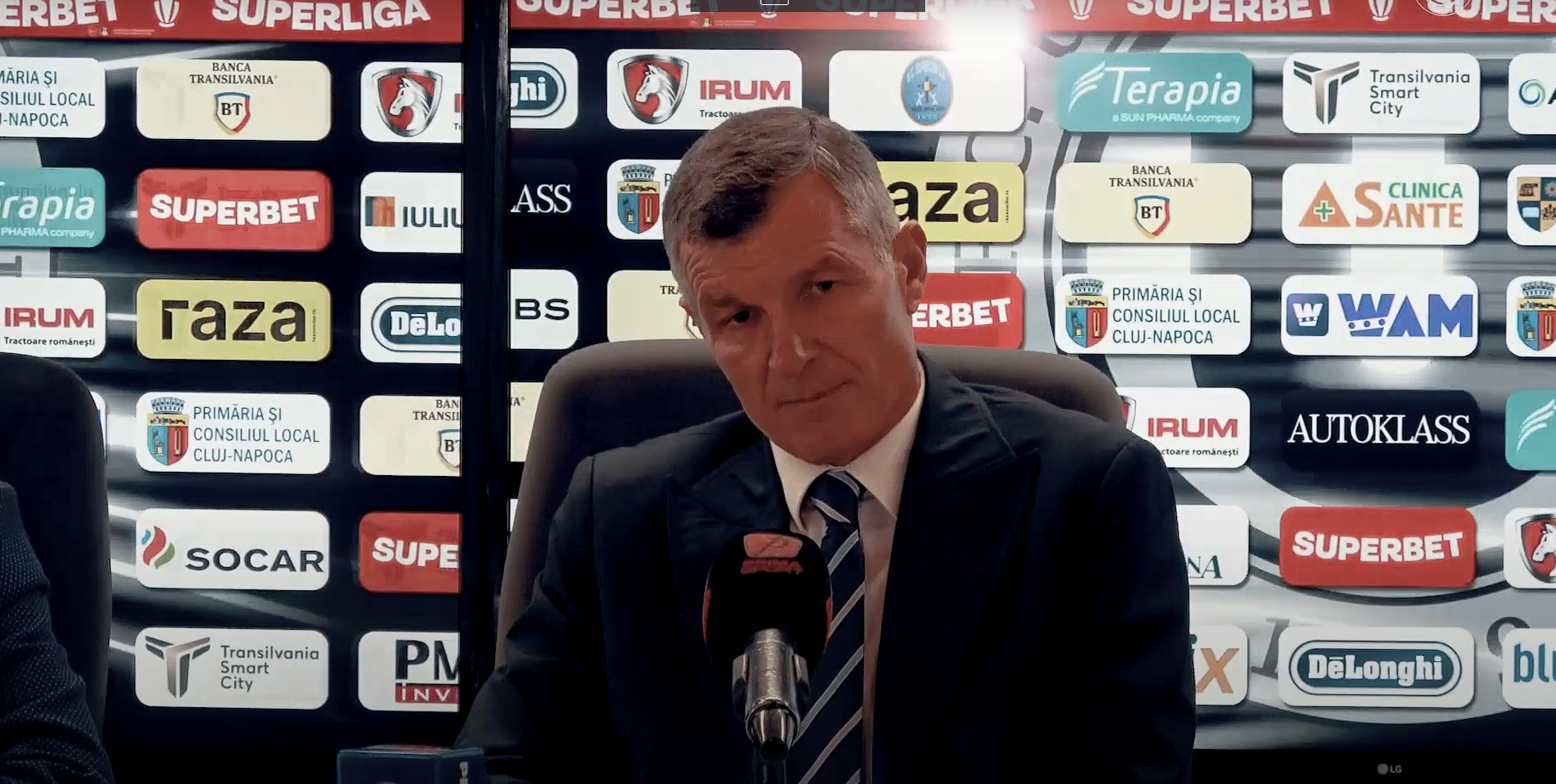 Ioan Ovidiu Sabău în cadrul conferinței de presă /FOTO: captură video FC Universitatea Cluj - Youtube