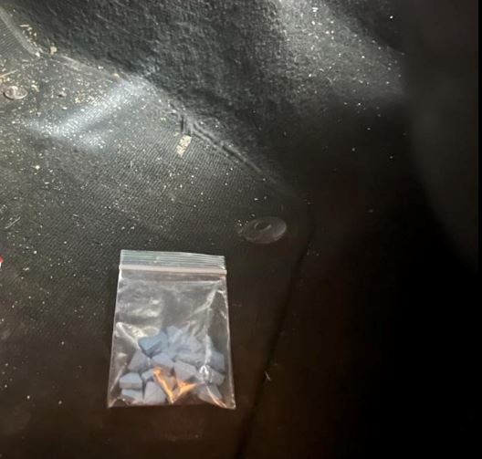 Orădeancă arestată preventiv pentru comercializarea comprimatelor de ecstasy/ captură foto politiaromana