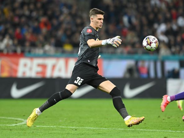 Stefan Târnovanu în tricoul FCSB-ului /FOTO: FCSB - Facebook