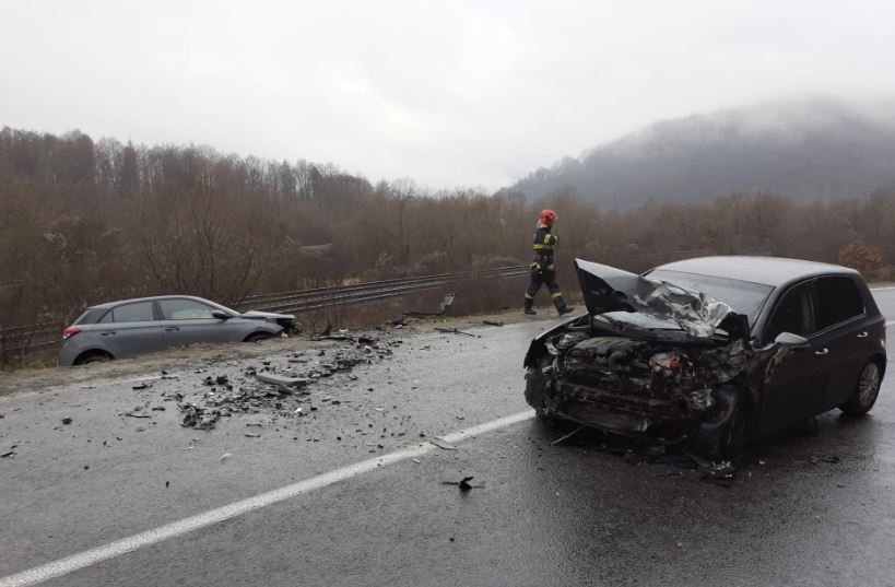 Accident grav cu două victime încarcerate în Bologa