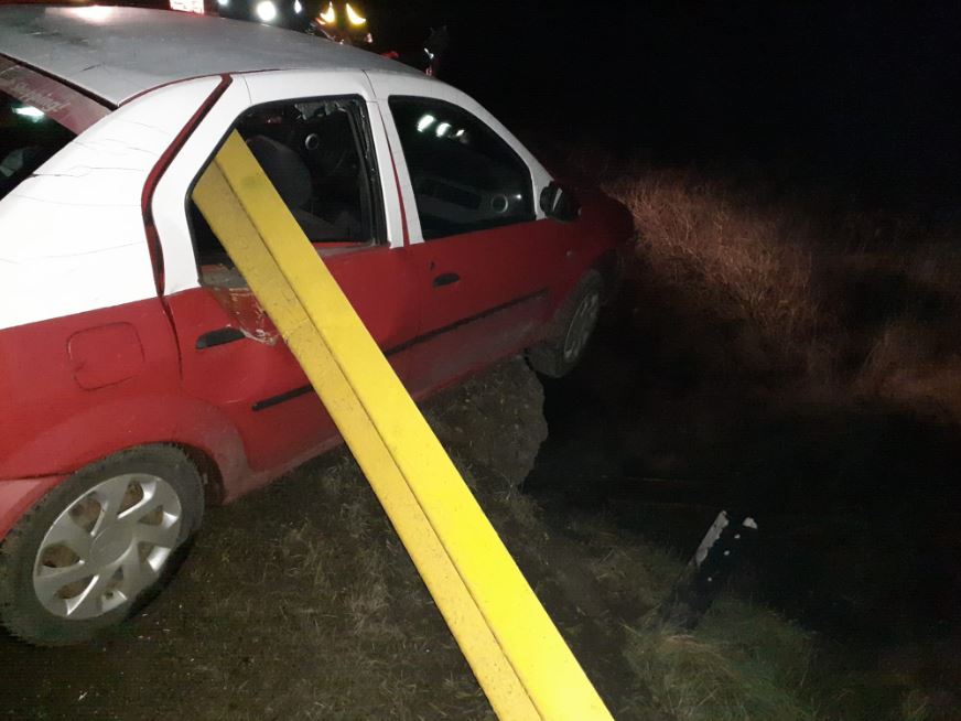 Mașină intrată în stâlp mecanic la Gârbău / Foto: ISU Cluj