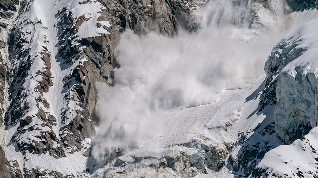 Un bărbat din România în vârstă de 60 de ani a murit marţi într-o avalanşă în nordul Italiei în timp ce încerca să-şi recupereze de pe munte cei doi câini/ Foto: pixabay.com