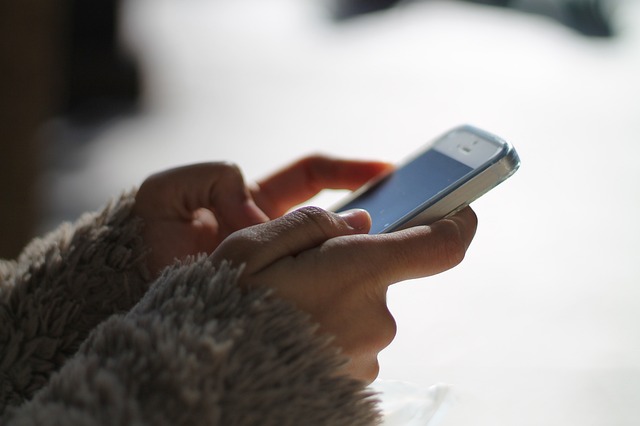 O profesoară din Cluj-Napoca a câștigat despăgubiri de 30.000 lei pentru că a fost ironizată pe WhatsApp și Facebook de doi elevi/ Foto: pixabay.com