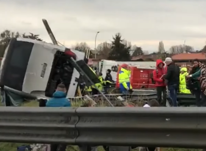 Un autocar în care se aflau 52 de români
