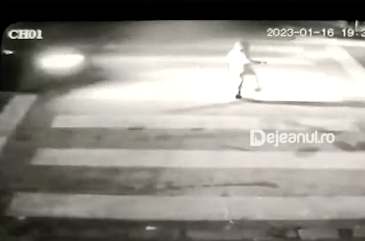 Un copil în vârstă de 7 ani a fost lovit de o maşină