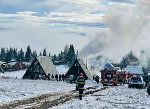 Intervenție pentru stingerea unui incendiu care a cuprins o cabană din Copcea