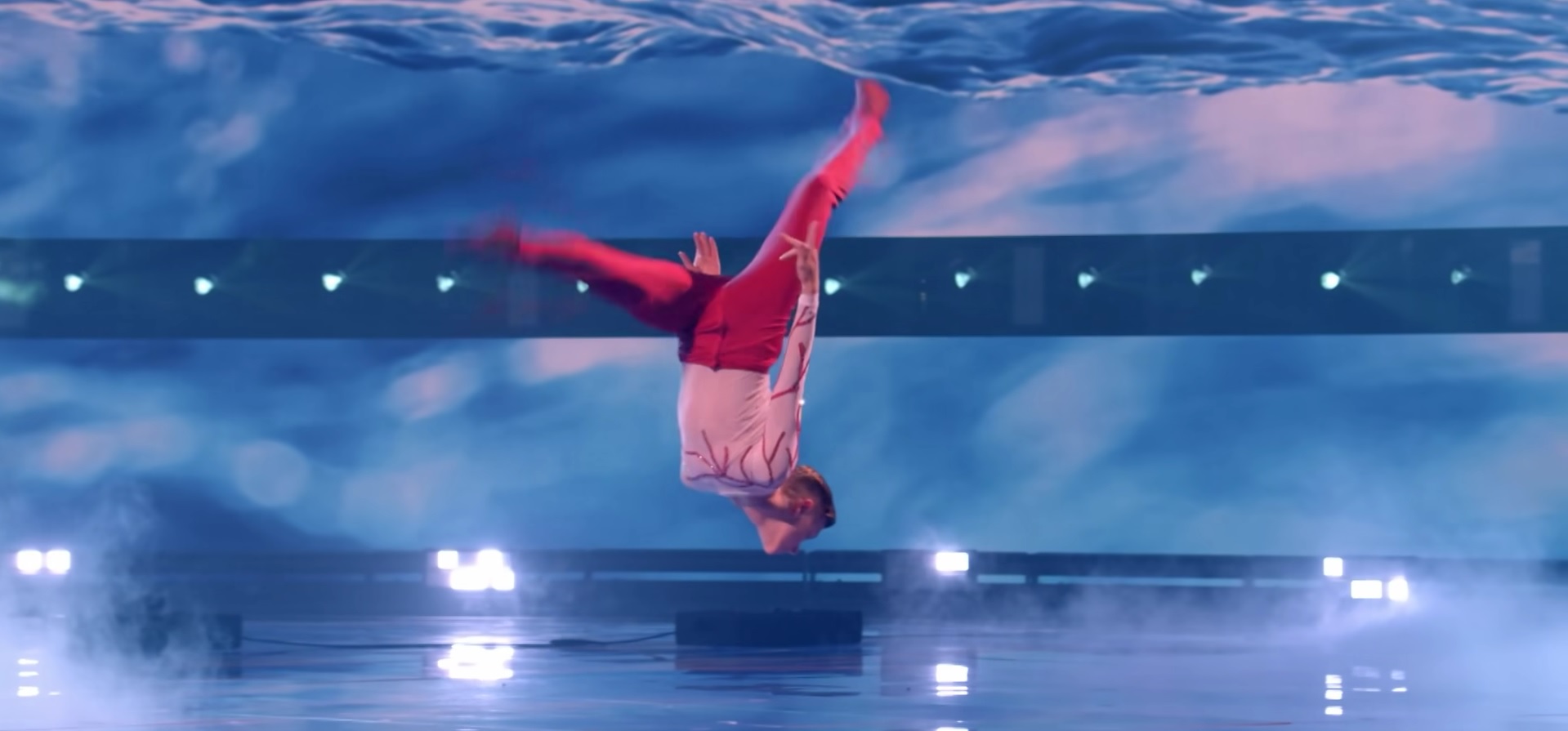 Un dansator de 14 ani din Oradea i-a ridicat în picioare pe jurații „America's got Talent”. FOTO: Captură ecran