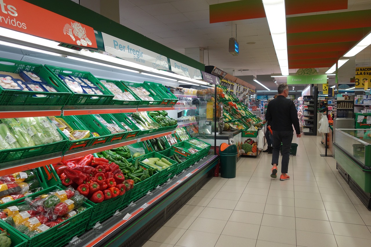 Alimentele și băuturile nealcoolice „fură” un sfert din bugetul anual al românilor. FOTO: Pixabay