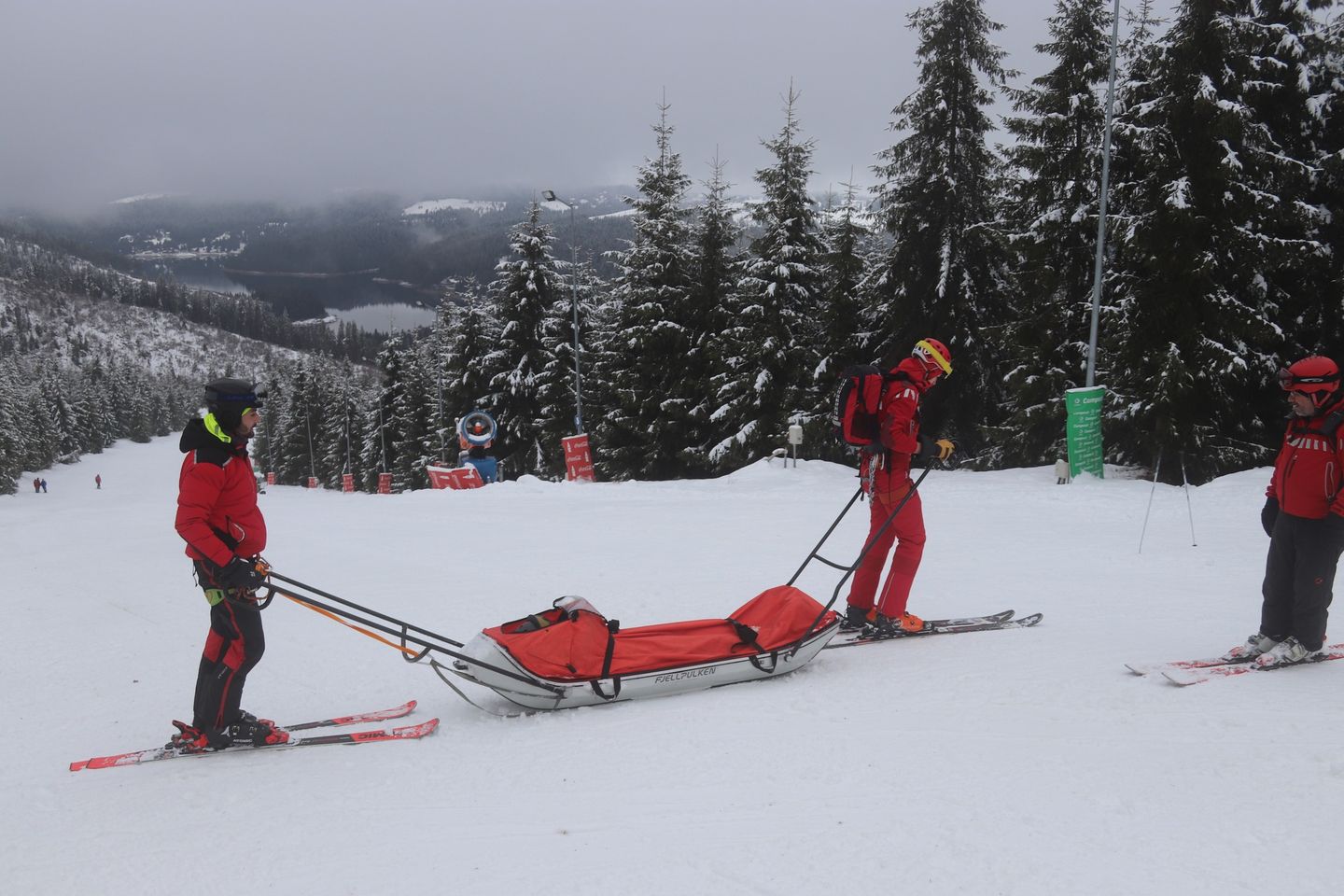 Salvamontiștii clujeni au fost solicitați în acest weekend să intervină în 10 cazuri în zonele schiabile din zona Clujului/ Foto: Salvamont-Salvaspeo Cluj