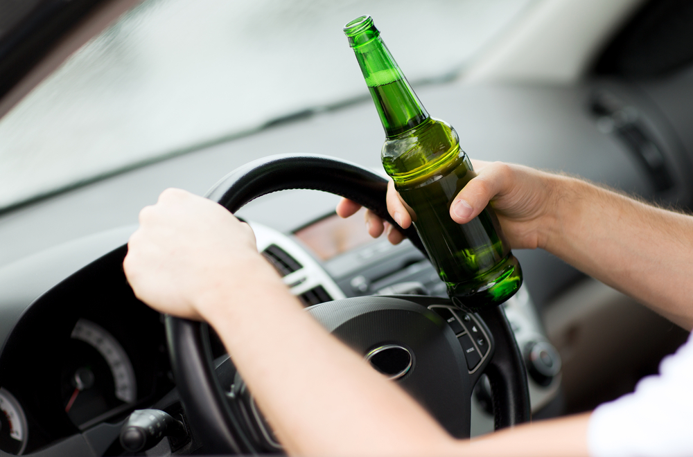 Senatul a votat în unanimitate ca şoferii care conduc băuţi sau drogaţi şi produc accidente mortale să facă închisoare cu executare/ foto: Depositphotos.com