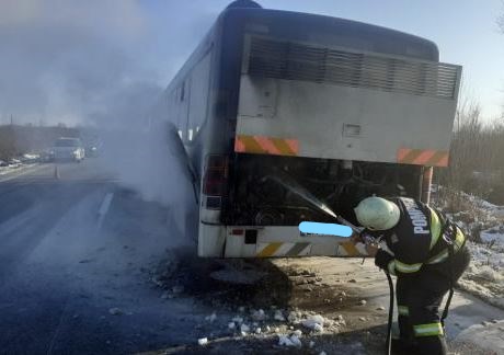 Un autobuz cu 25 de pasageri