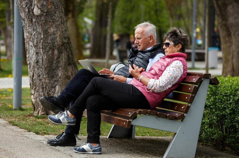 Clujenii și turiștii au acces gratuit la internet în spații publice / Foto: Facebook - Emil Boc