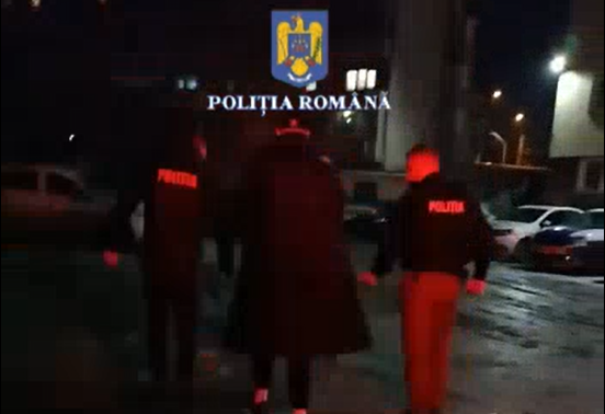 Un bărbat în vârstă de 30 de ani a fost reținut de polițiști pentru că ar fi bătut un bărbat într-o sală de jocuri din Turda/ Foto: IPJ Cluj