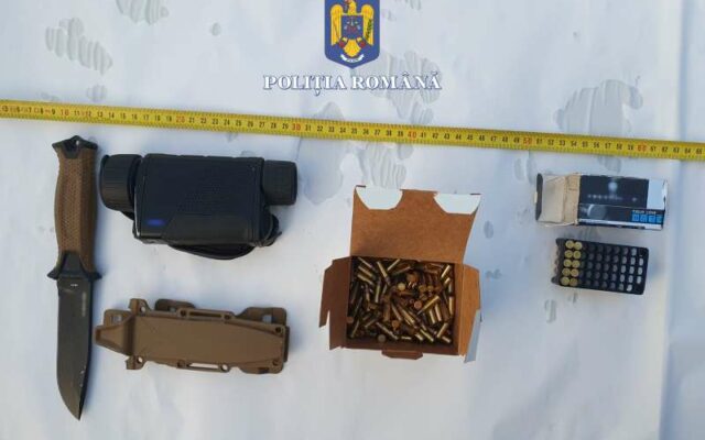 Polițiștii au găsit în casele mai multor bărbați arme deținute ilegal