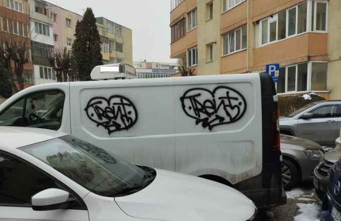 Dube vandalizate în Mănăștur / Foto: Facebook - Trăiesc în Mănăștur