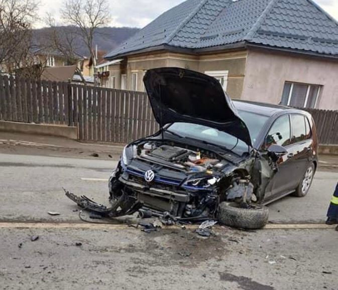 Mașină făcută praf în accidentul din Florești de sâmbătă