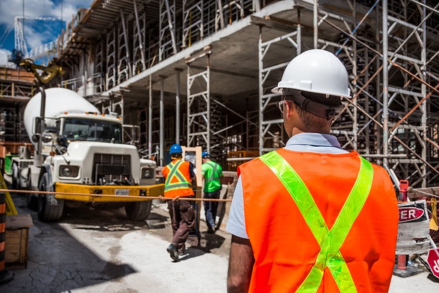 Lucrările de construcţii au scăzut atât în Uniunea Europeană cât şi în zona euro
