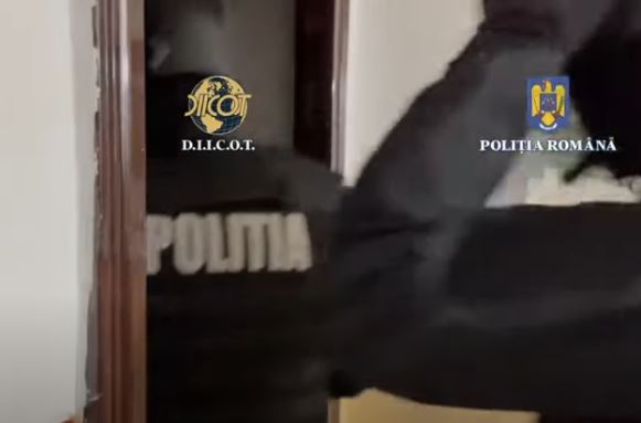 Percheziții la persoane bănuite de grup infracțional organizat