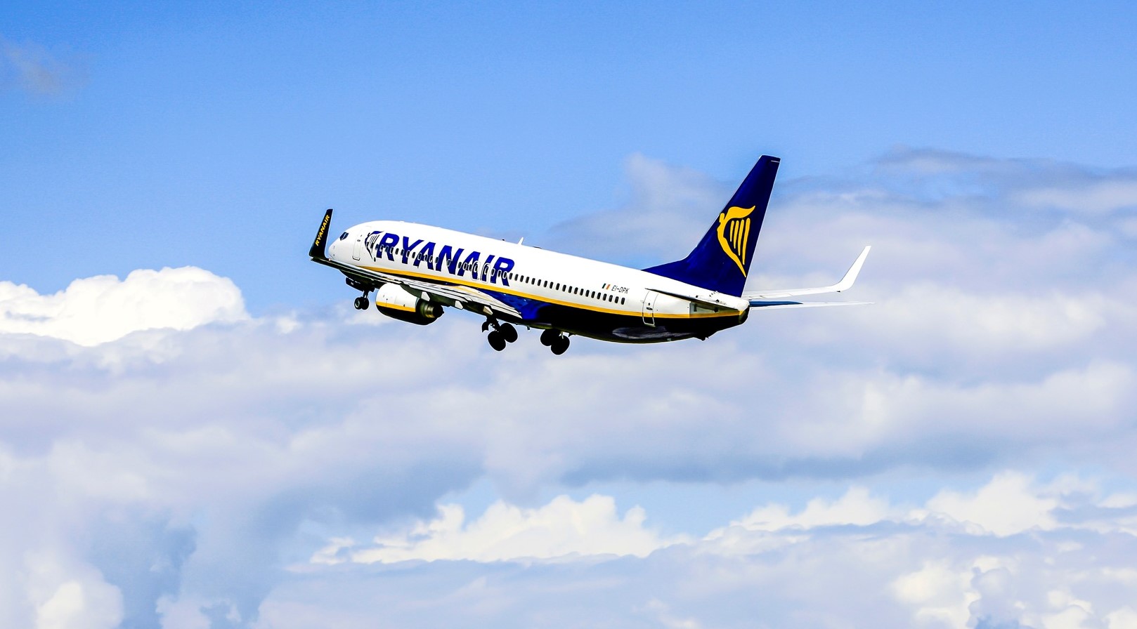 Ryanair va opera noi zboruri spre trei destinaţii începând din sezonul de vară al anului 2023