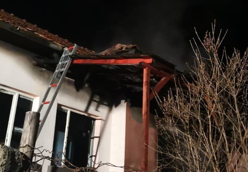 Incendiu la o casă din Dej / Foto: ISU Cluj