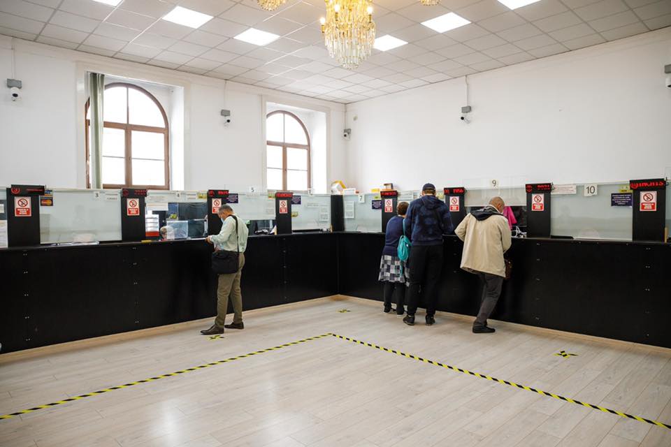 Numărul de bugetari a crescut în ultimii ani. FOTO: Facebbok/ Emil Boc