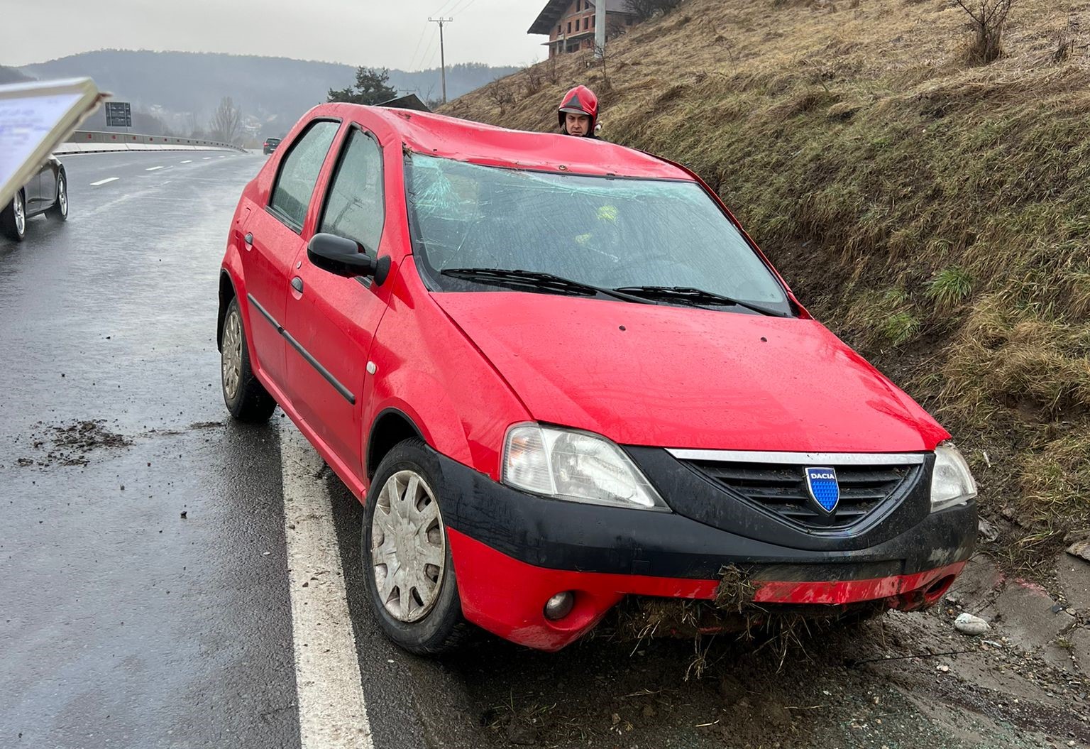 Un șofer s-a răsturnat