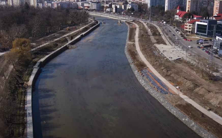 Lucrările de modernizare a malurilor Someșului continuă în ritm susținut și la începutul anului/ Foto: Captură foto YouTube - LDC
