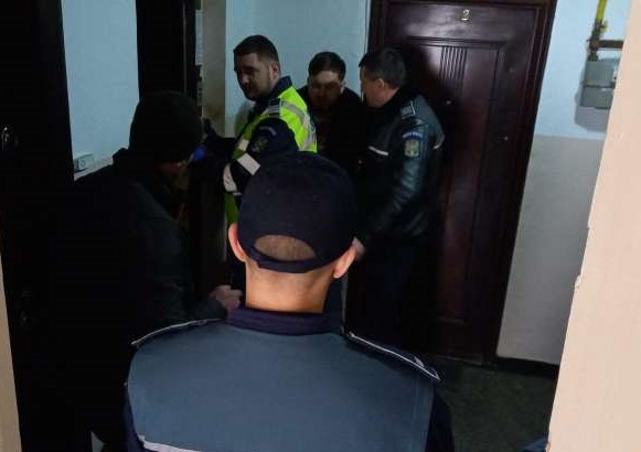 Un bărbat în vârstă de 44 de ani a murit după ce a căzut în scara liftului unui bloc din municipiul Botoşani/ Foto: IPJ Botoșani