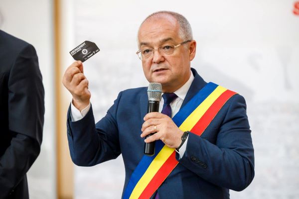 Emil Boc speră la un meci spectaculos /FOTO: Emil Boc - Facebook