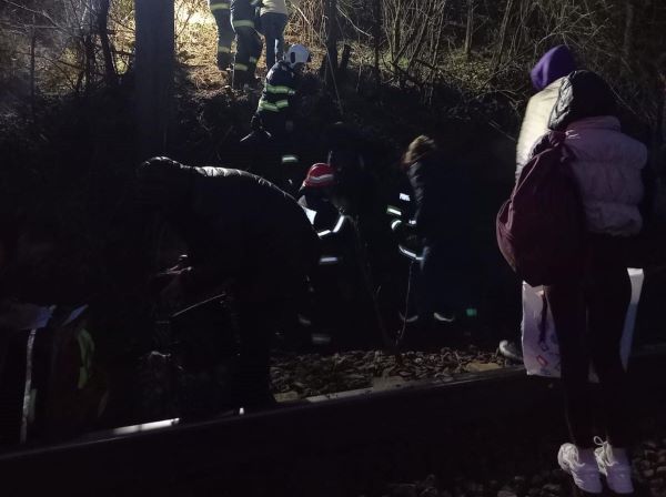Trei persoane au ajuns la spital luni dimineaţă