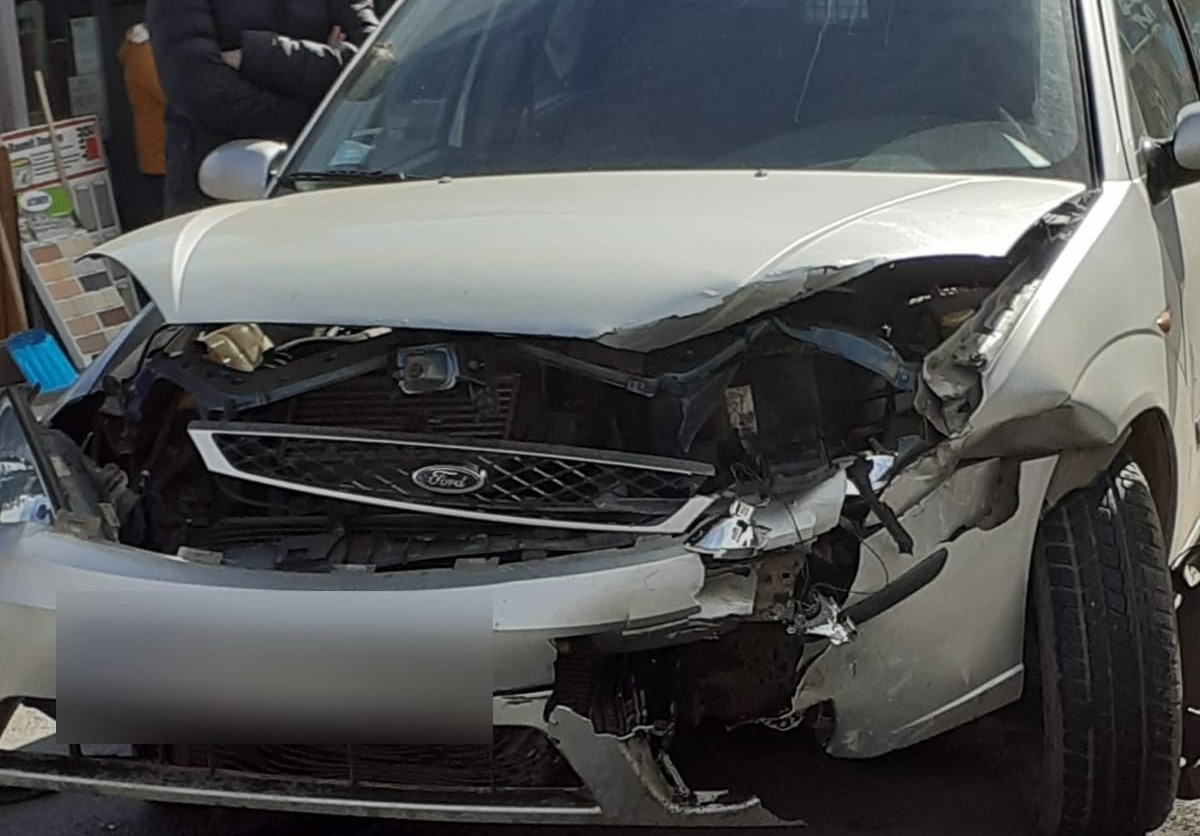 Un accident în care au fost implicate două mașini a avut loc