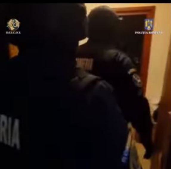 Percheziții la persoane bănuite că ar fi închiriat mașini cu acte false în Cluj