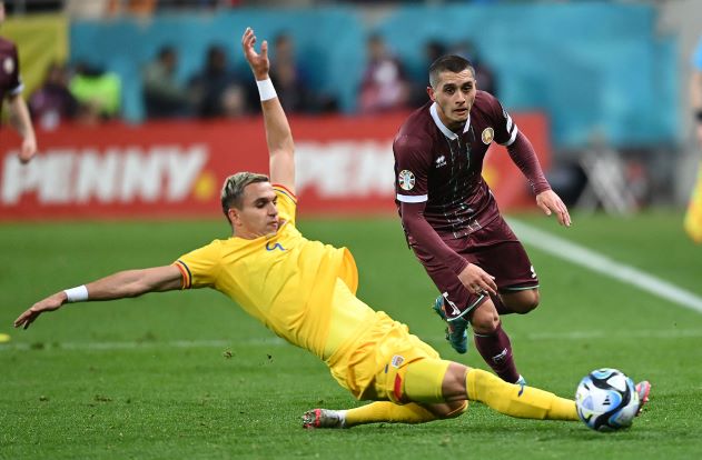 Cristi Manea în tricoul echipei naționale /FOTO: Echipa națională de fotbal a României - Facebook