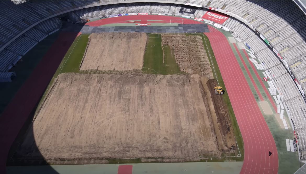 Schimbarea gazonului pe Cluj Arena