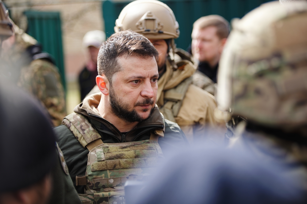 Volodimir Zelenski vizitând trupele la începuturile conflictului /FOTO: depositphotos.com