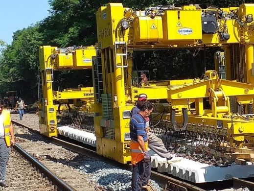 Contracte semnate pentru  loturile 3 și 4 ale Magistralei Cluj-Napoca – Oradea – Frontieră Ungaria./ Foto CFR Infrastructură Facebook.com