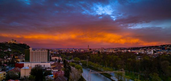 Cerul Clujului în Vinerea Mare/ Foto: Sergiu Razvan - Facebook