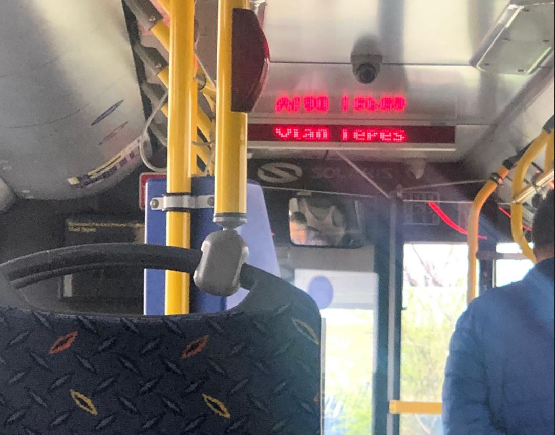 Autobuz care se oprește la stația Vlad Țepeș din Cluj-Napoca / Foto: monitorulcj.ro