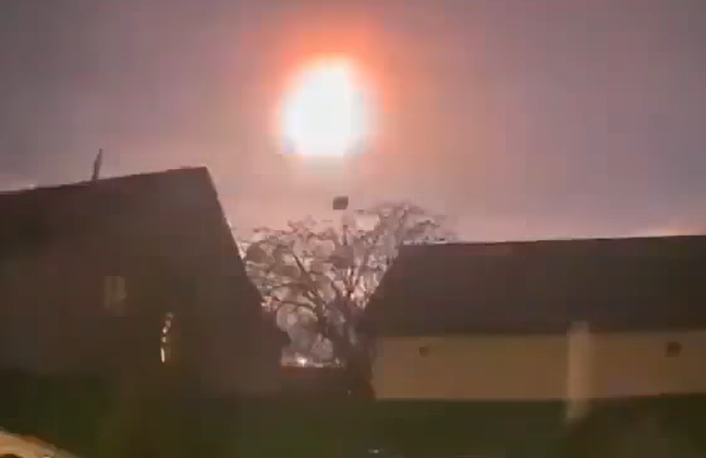 Flashul care a luminat miercuri seară cerul Kievului