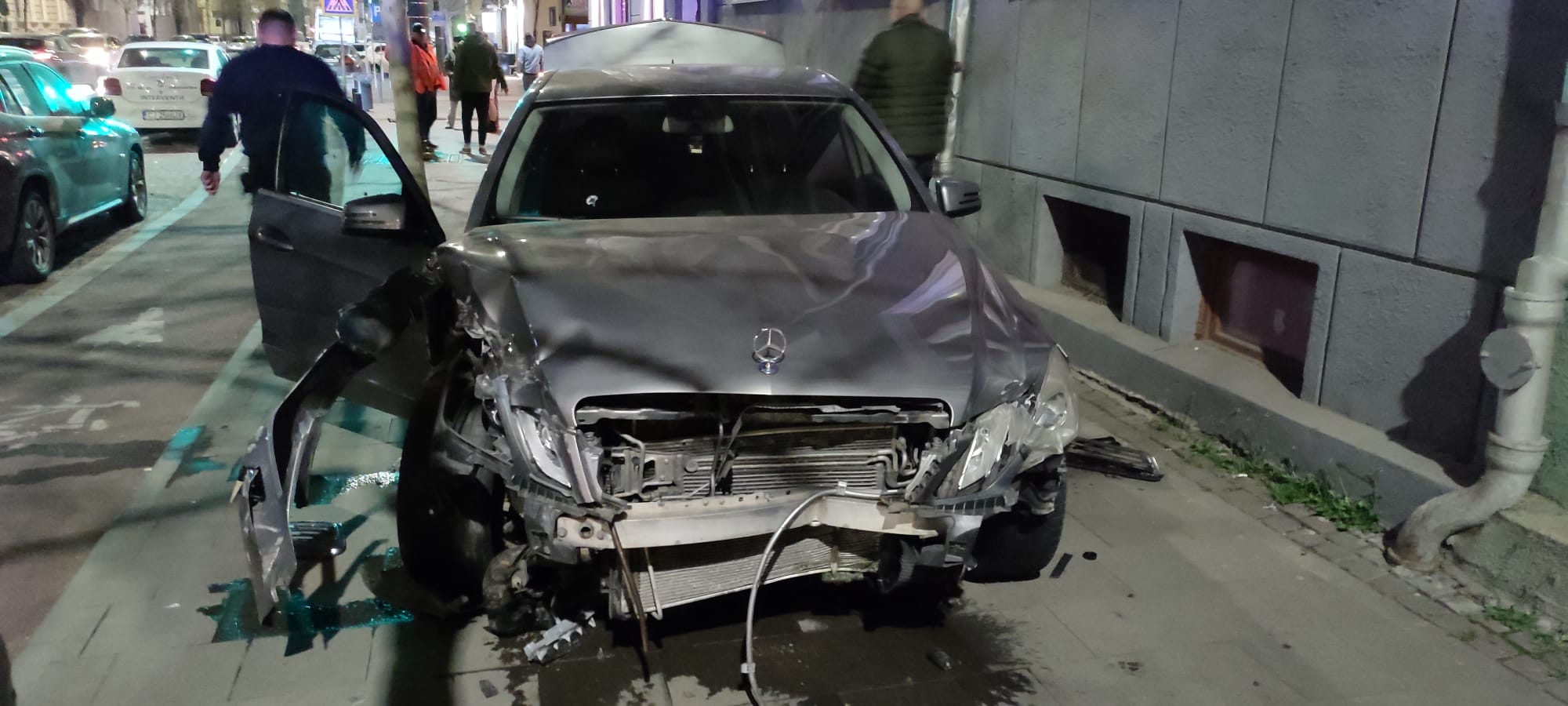 Accident cu două mașini