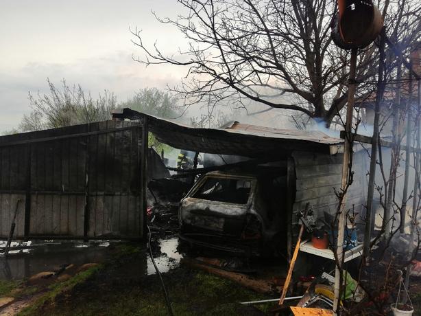 Masina distrusă de incendiu /FOTO: ISU Cluj