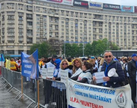 Sindicatele din învățământ au pichetat