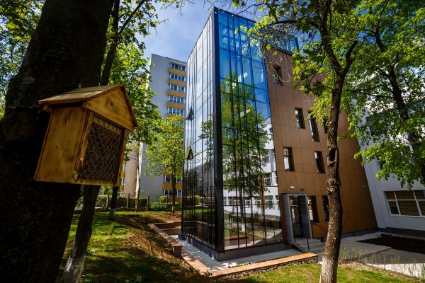 Lucrările de extindere și modernizare a Școlii Gimnaziale „Iuliu Hațieganu” din cartierul Mănăștur au fost finalizate/ Foto: Emil Boc - Facebook
