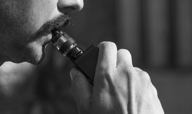 Țigările electronice ar putea fi interzise în spațiile publice/Foto: pixabay.com