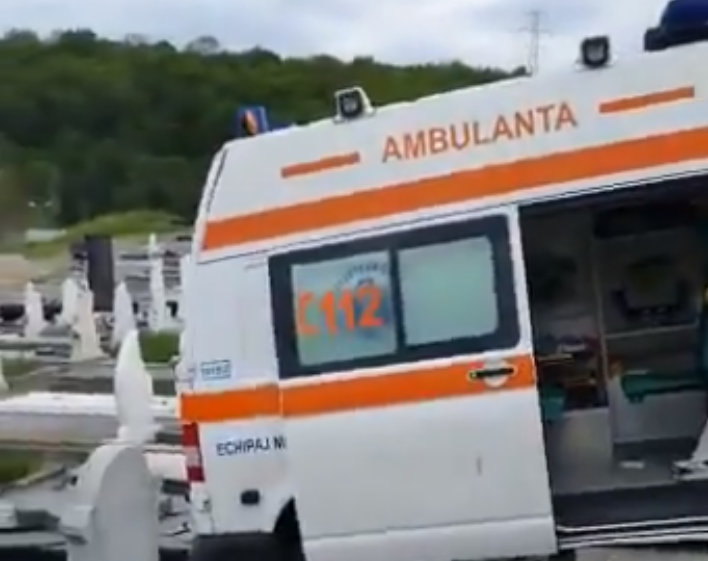 O ambulanţă a Serviciului Judeţean Hunedoara