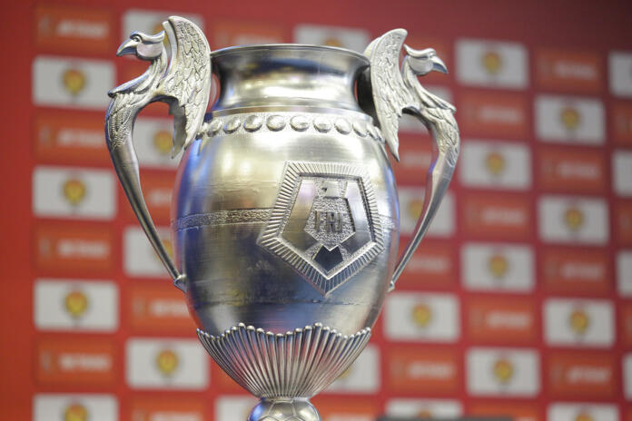 Trofeul Cupa României /FOTO: frf.ro
