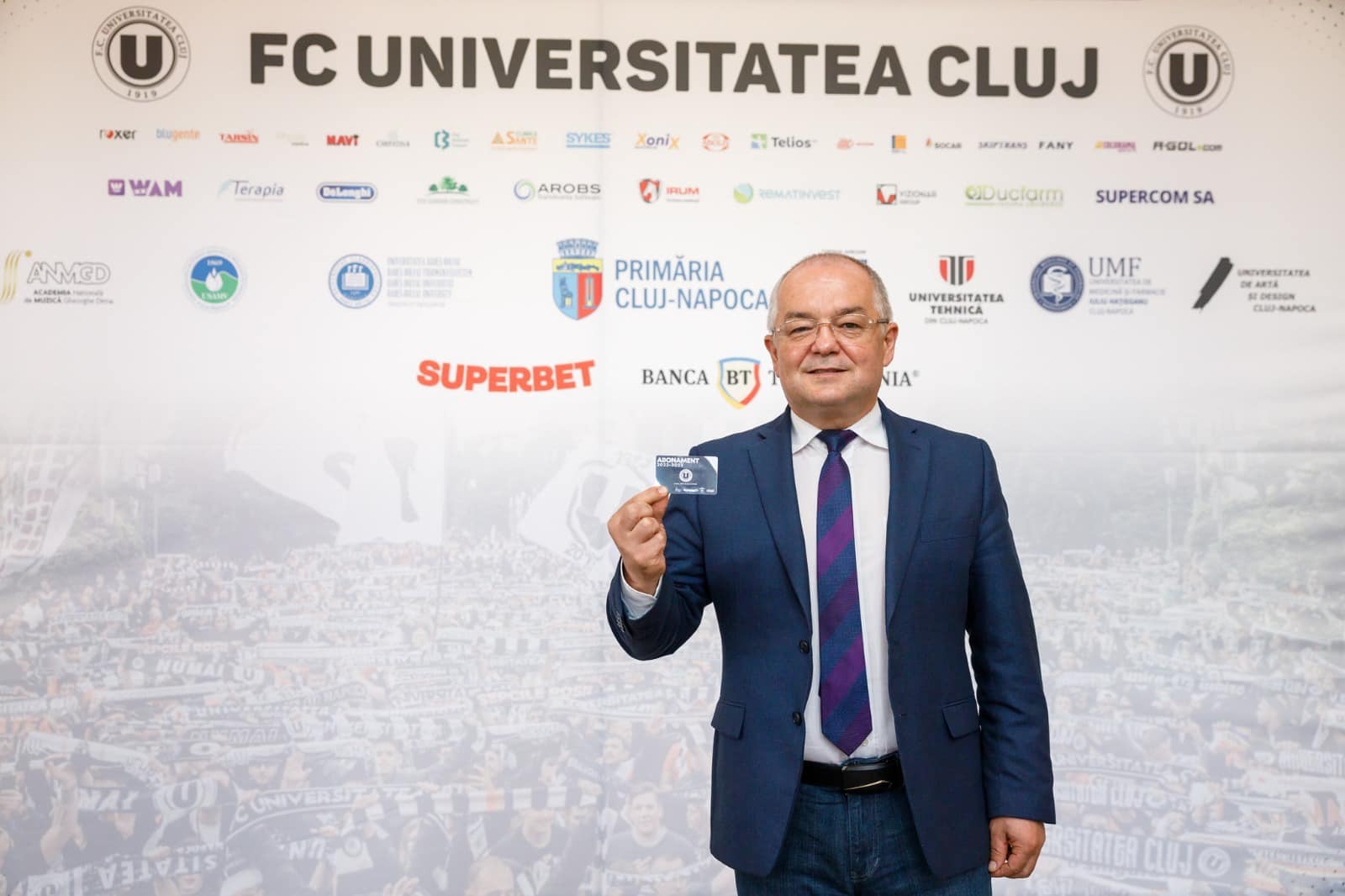 Emil Boc cheamă fanii la stadion /FOTO: Emil Boc - Facebook